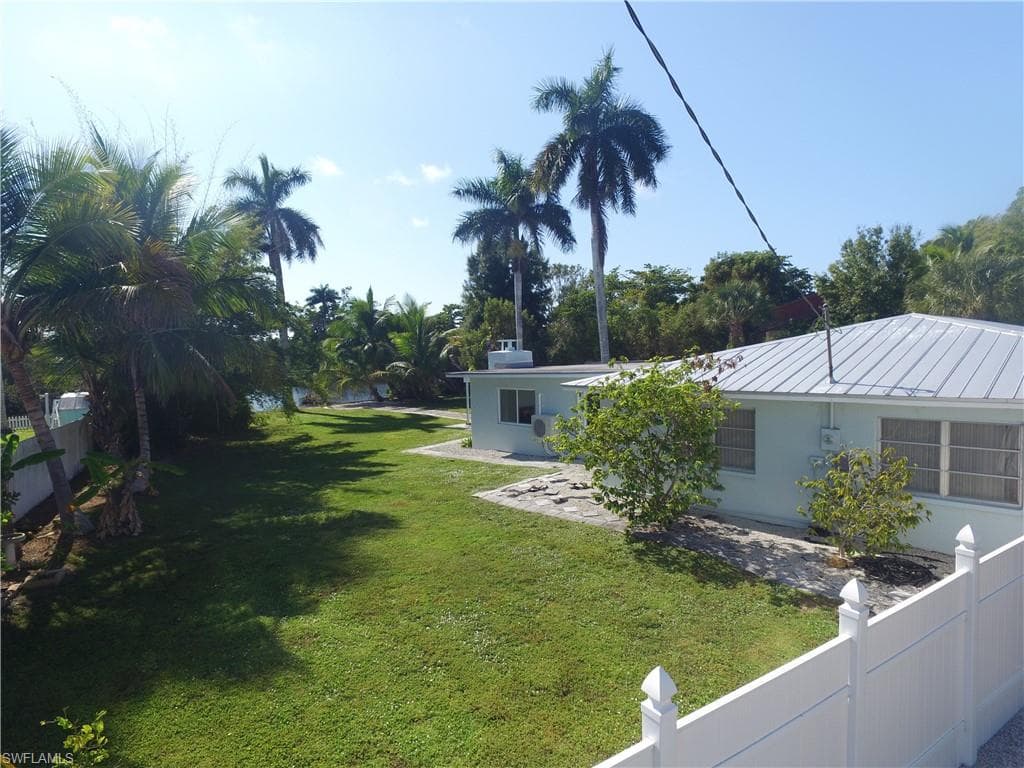 22 Constitution DR, NAPLES FL 34112-3