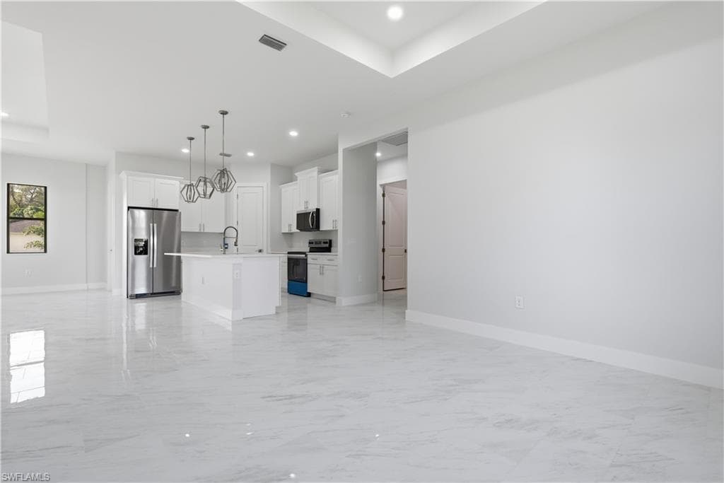 100 Zobora CIR, FORT MYERS FL 33913-11