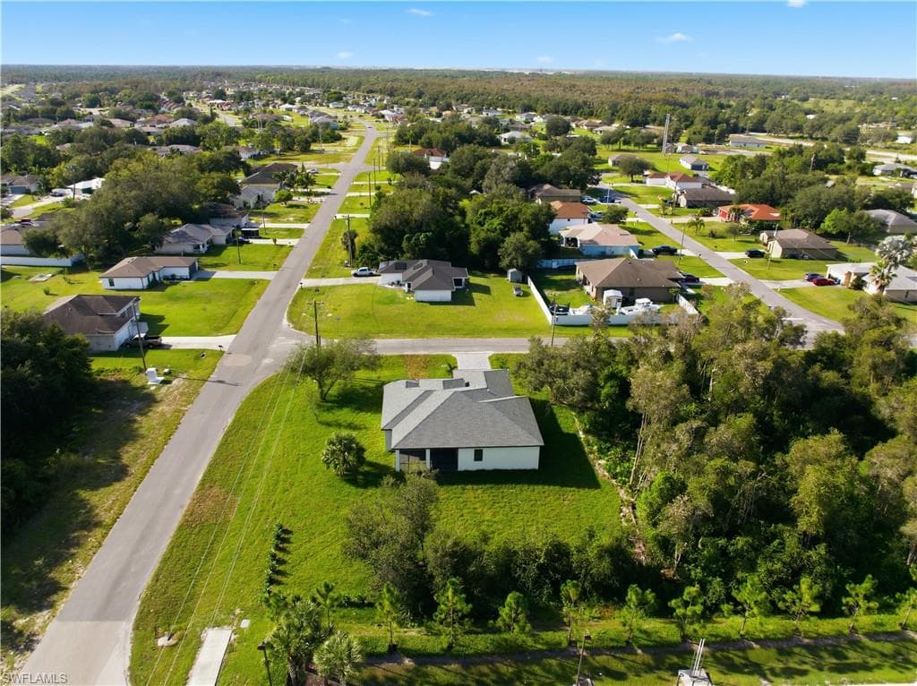 100 Zobora CIR, FORT MYERS FL 33913-2