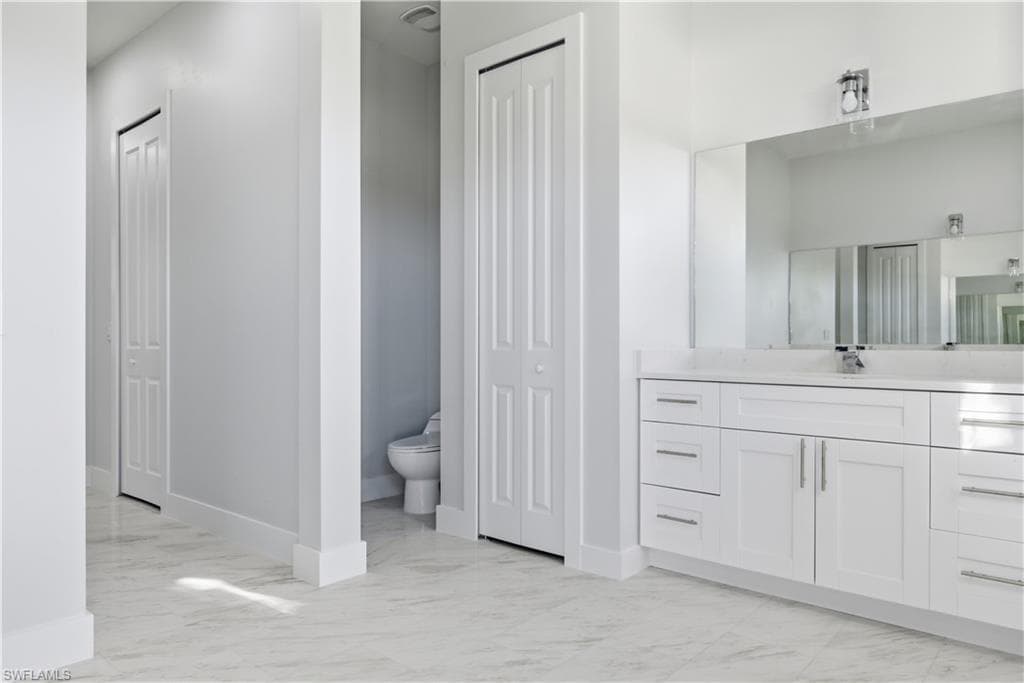 100 Zobora CIR, FORT MYERS FL 33913-23