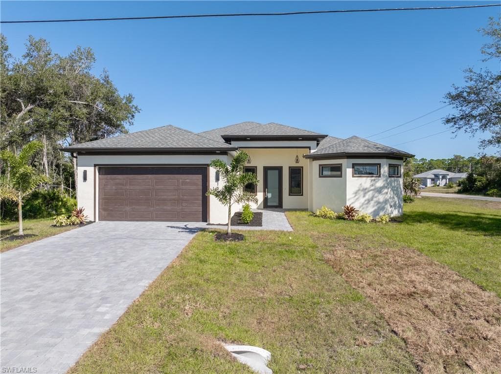 100 Zobora CIR, FORT MYERS FL 33913-37