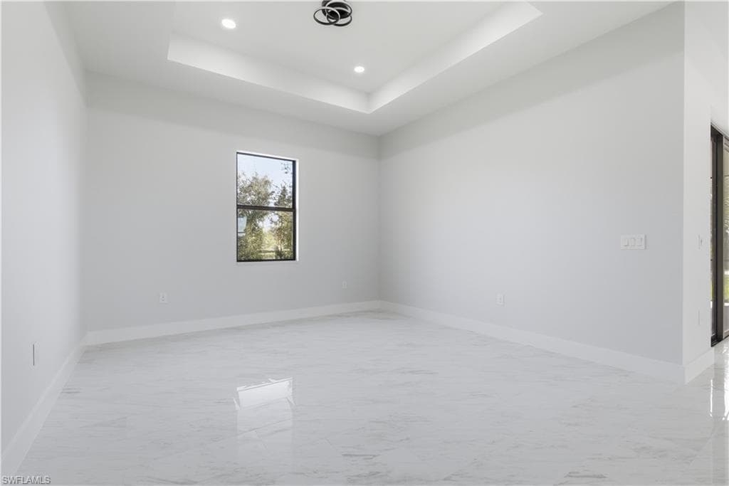 100 Zobora CIR, FORT MYERS FL 33913-14