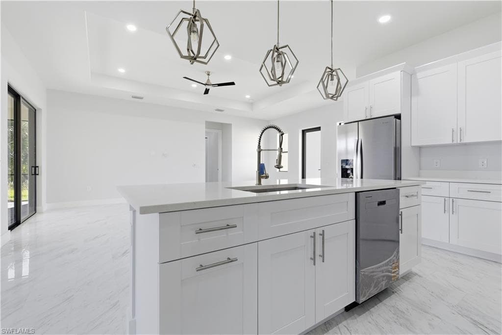 100 Zobora CIR, FORT MYERS FL 33913-10