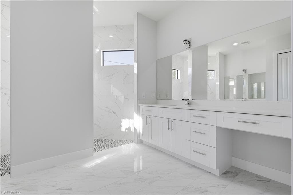 100 Zobora CIR, FORT MYERS FL 33913-20