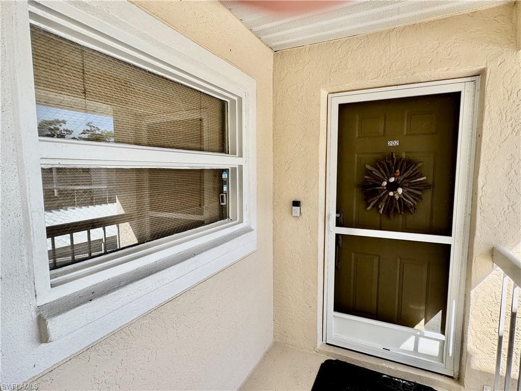 645 Squire CT # 202, NAPLES FL 34104-1