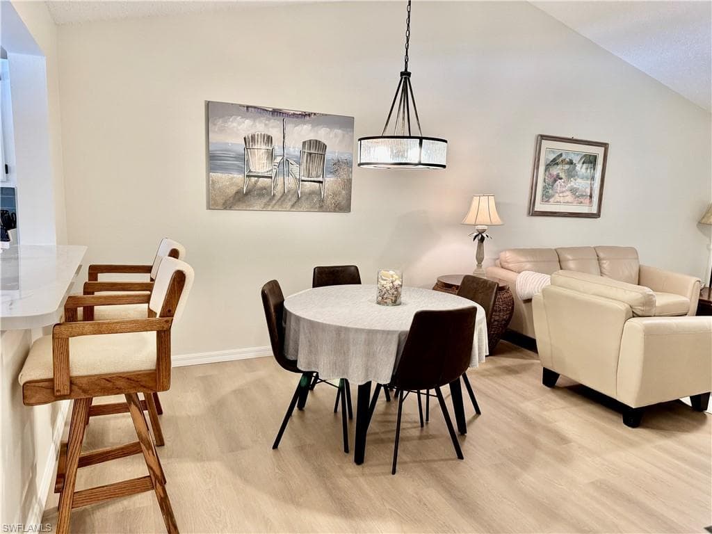 645 Squire CT # 202, NAPLES FL 34104-11