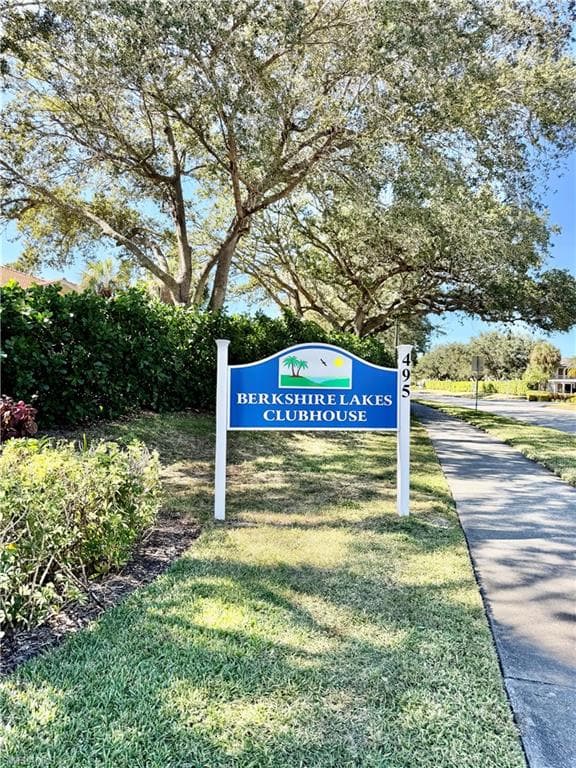 645 Squire CT # 202, NAPLES FL 34104-31