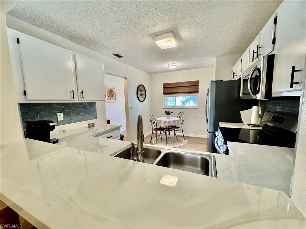 645 Squire CT # 202, NAPLES FL 34104-29