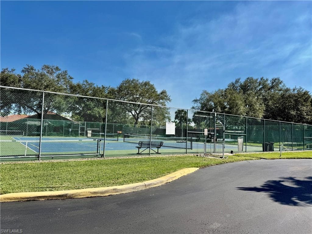 645 Squire CT # 202, NAPLES FL 34104-32