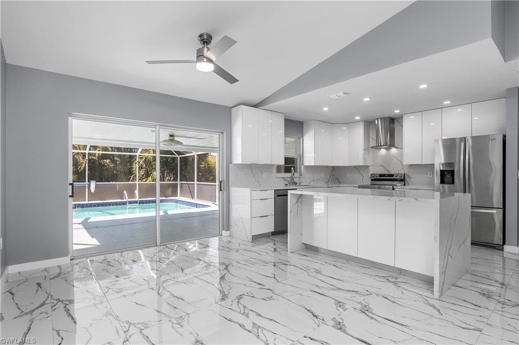 2524 Dora CT, LEHIGH ACRES FL 33971-1