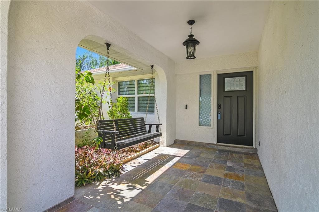 2524 Dora CT, LEHIGH ACRES FL 33971-25