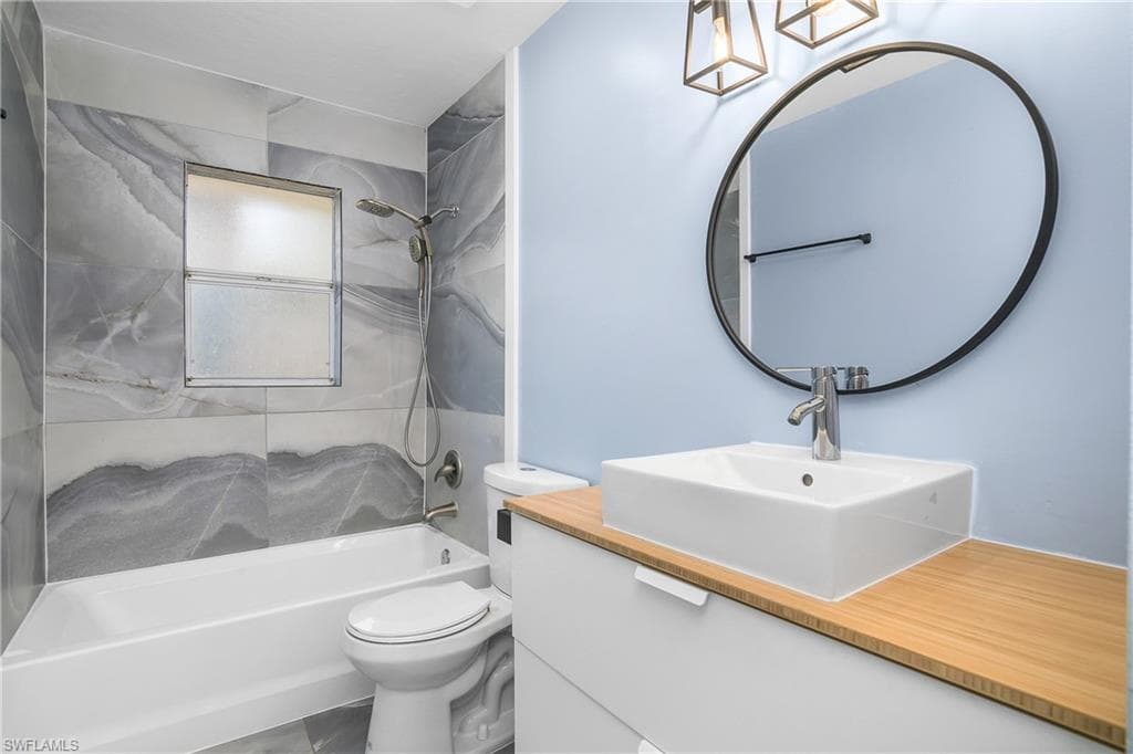 2524 Dora CT, LEHIGH ACRES FL 33971-18