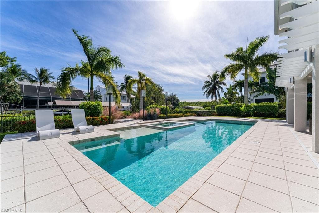 6521 Jacobs DR, FORT MYERS FL 33908-39