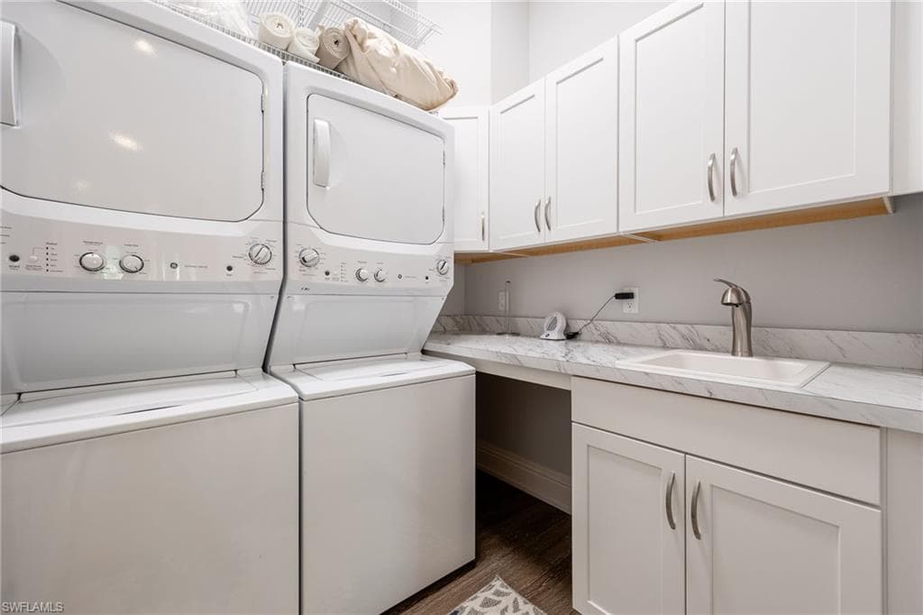 6521 Jacobs DR, FORT MYERS FL 33908-30