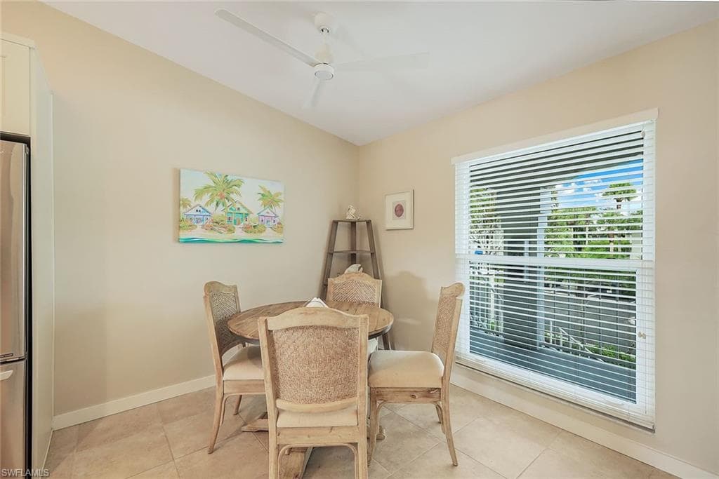 851 Gulf Pavilion DR # 202, NAPLES FL 34108-7