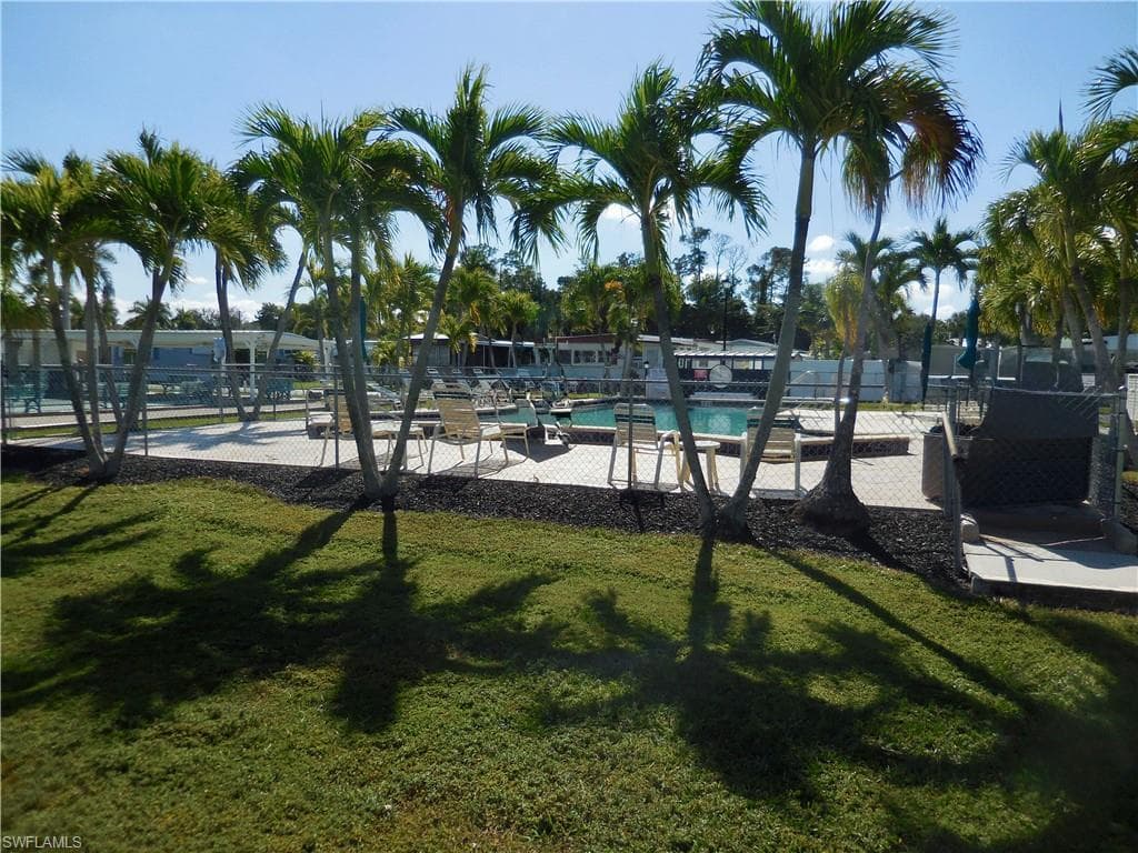 26 Enchanting BLVD, NAPLES FL 34112-1