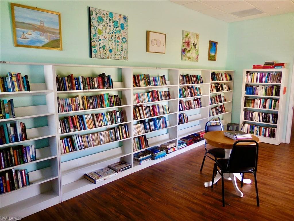 26 Enchanting BLVD, NAPLES FL 34112-8