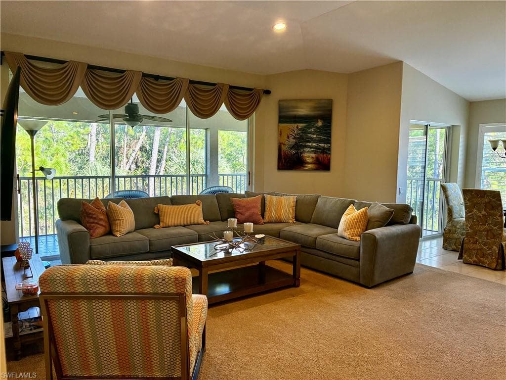 913 Carrick Bend CIR # 202, NAPLES FL 34110-3