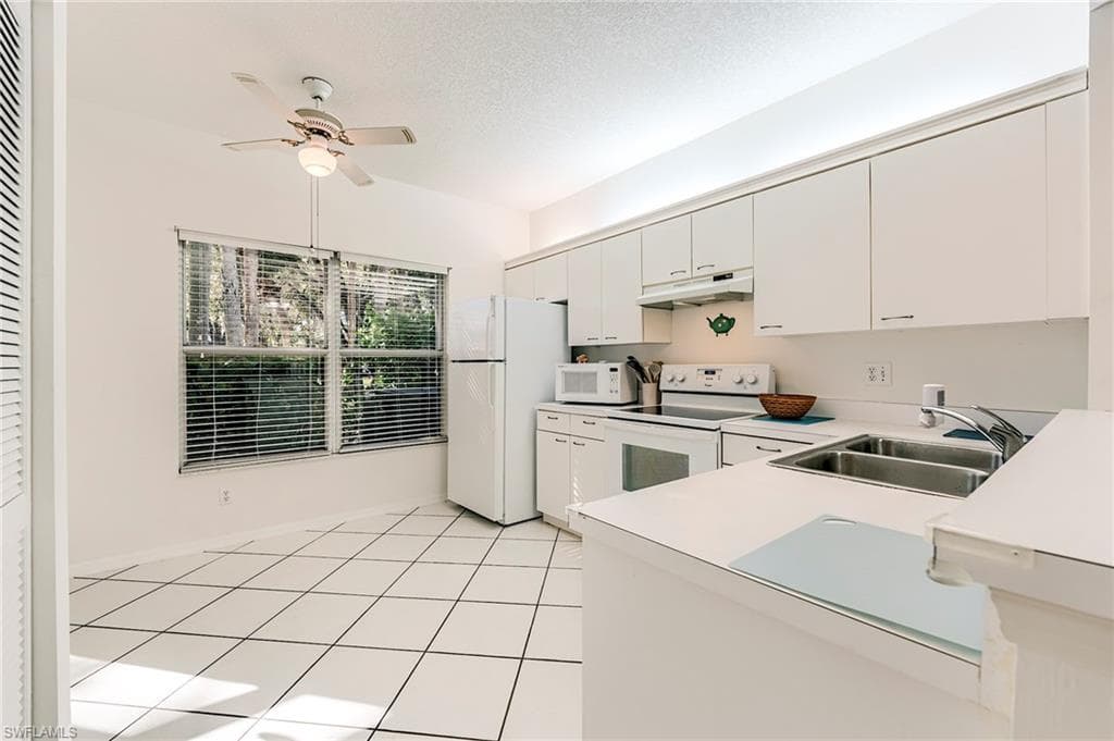 419 Emerald Bay CIR # B6, NAPLES FL 34110-15