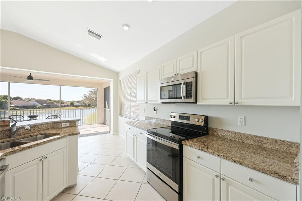 7828 Gardner DR # 202, NAPLES FL 34109-11