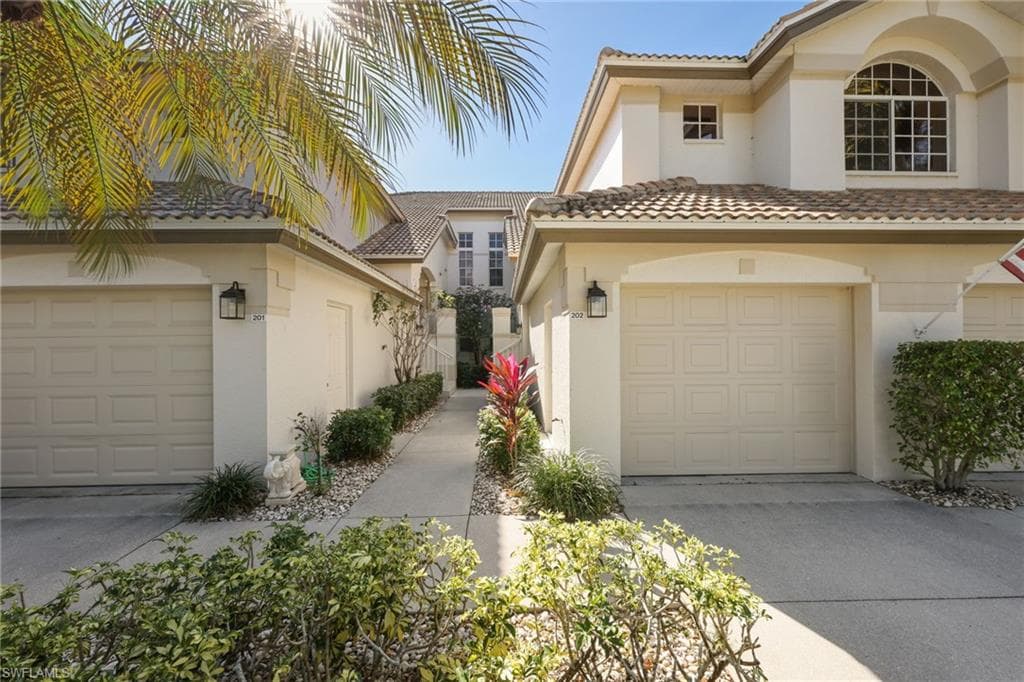 7828 Gardner DR # 202, NAPLES FL 34109-31