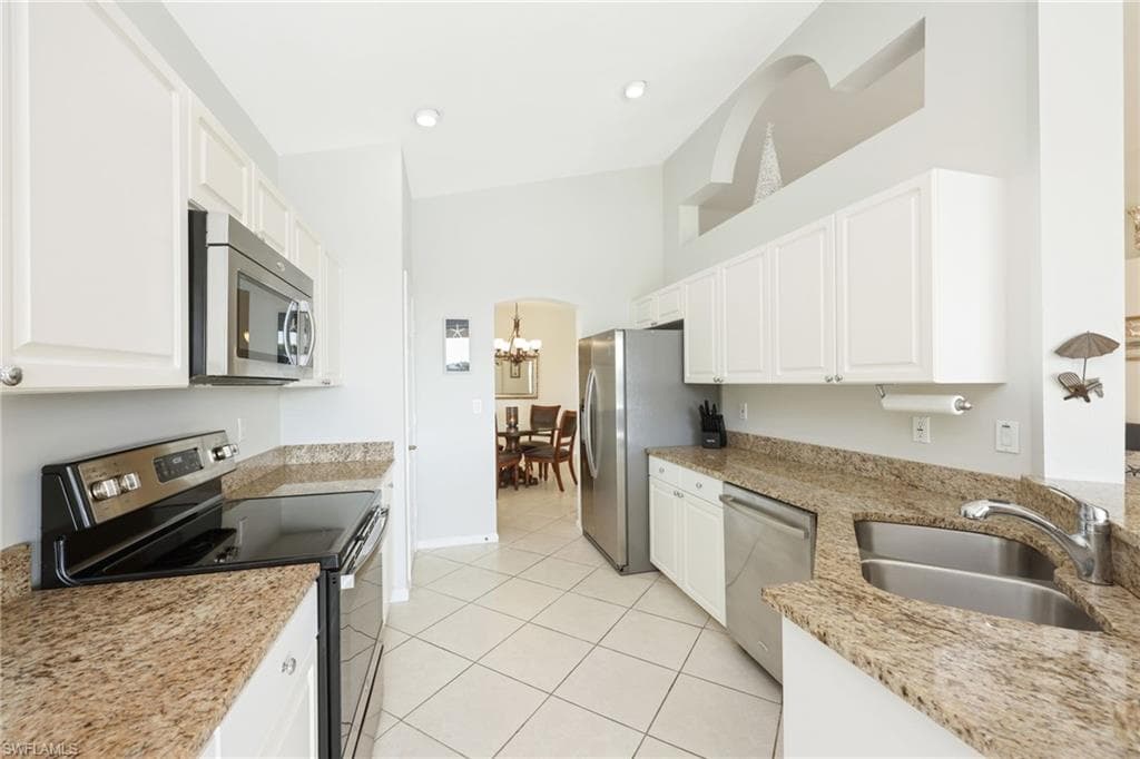 7828 Gardner DR # 202, NAPLES FL 34109-10