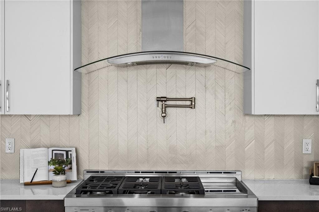 1045 Morningside DR, NAPLES FL 34103-5