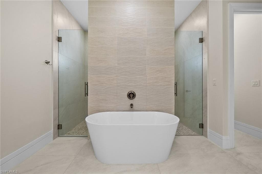 1045 Morningside DR, NAPLES FL 34103-4