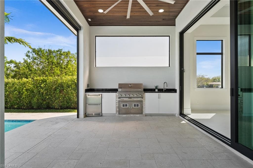 1045 Morningside DR, NAPLES FL 34103-9