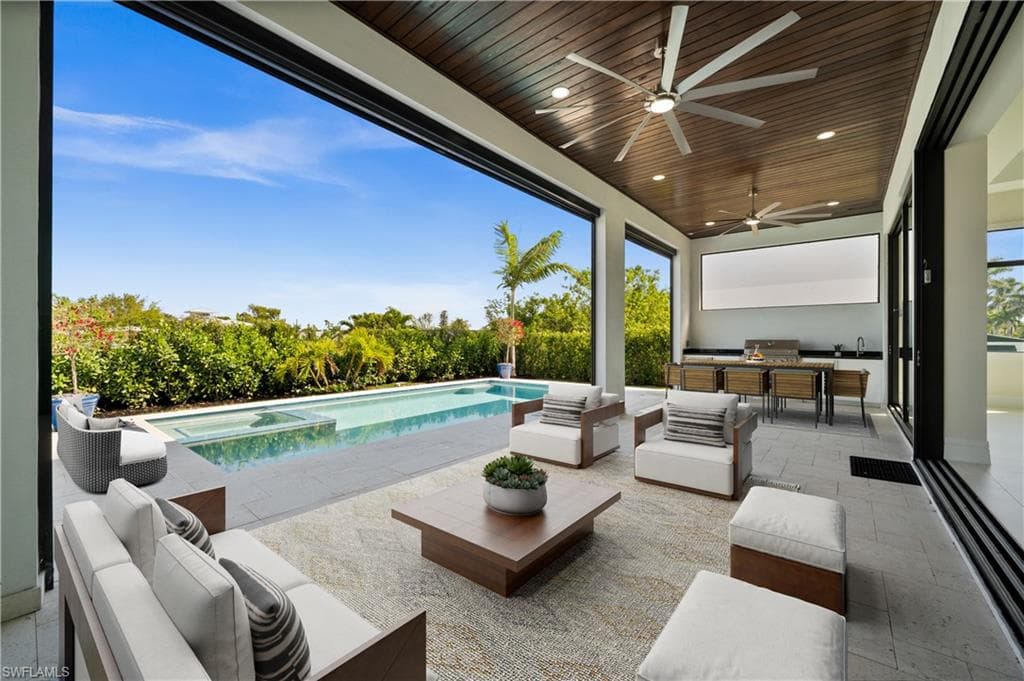 1045 Morningside DR, NAPLES FL 34103-3