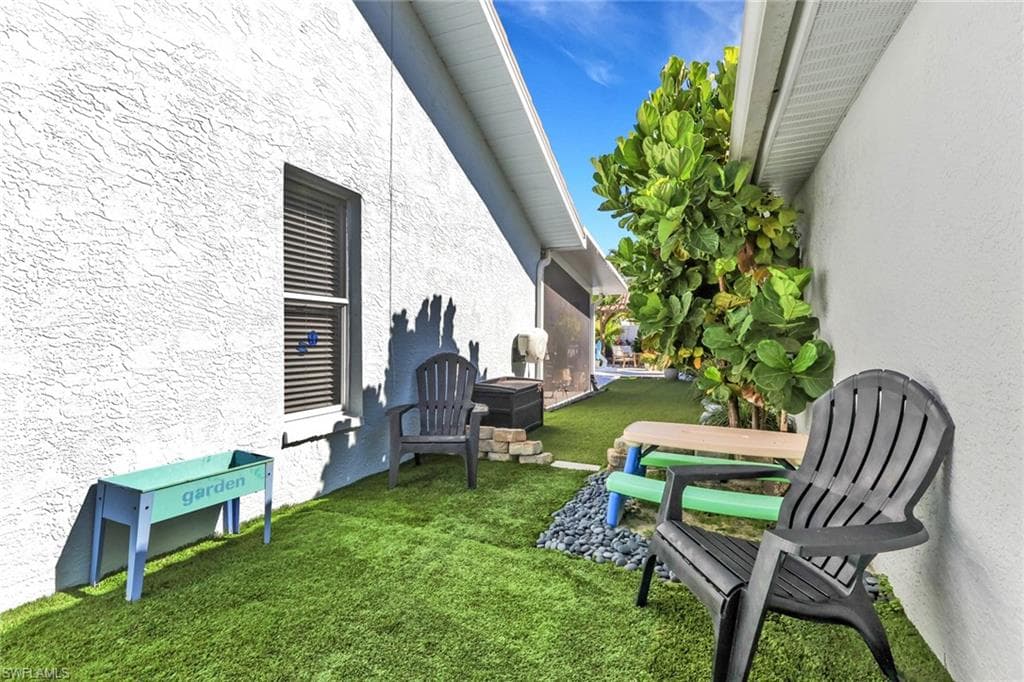 1151 Jardin DR, NAPLES FL 34104-35