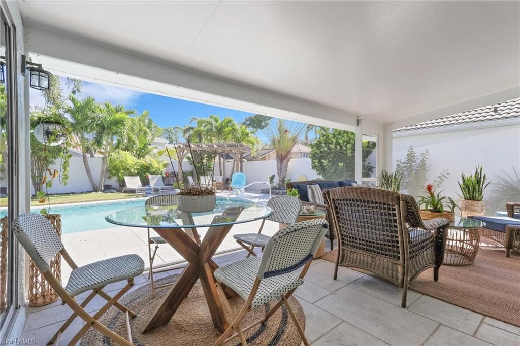 1151 Jardin DR, NAPLES FL 34104-23