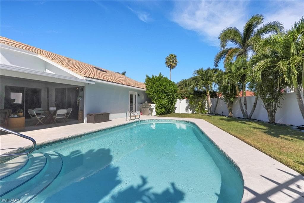 1151 Jardin DR, NAPLES FL 34104-29