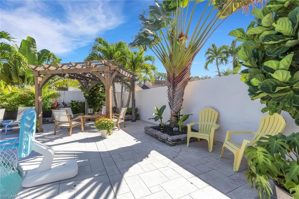 1151 Jardin DR, NAPLES FL 34104-34