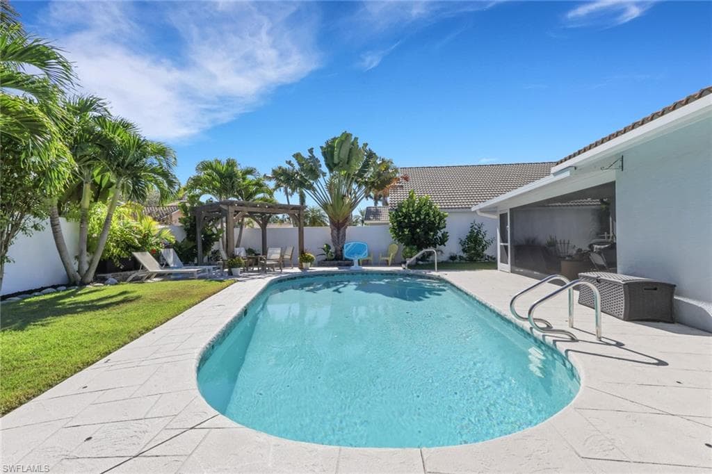 1151 Jardin DR, NAPLES FL 34104-28