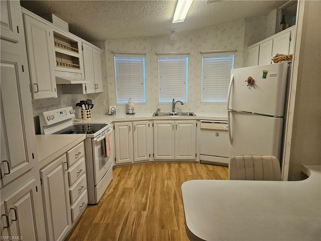 38 Turquoise AVE 38T-8