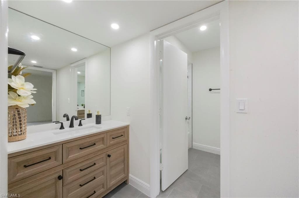 104 Clubhouse DR # 272, NAPLES FL 34105-18