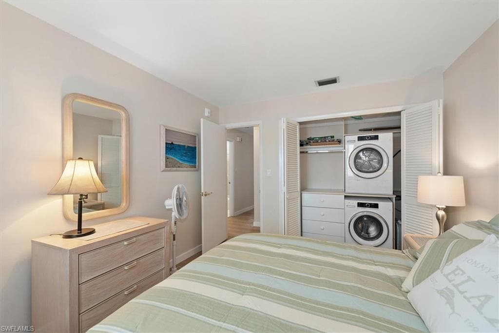 1065 Gulf Shore BLVD N # 205, NAPLES FL 34102-26