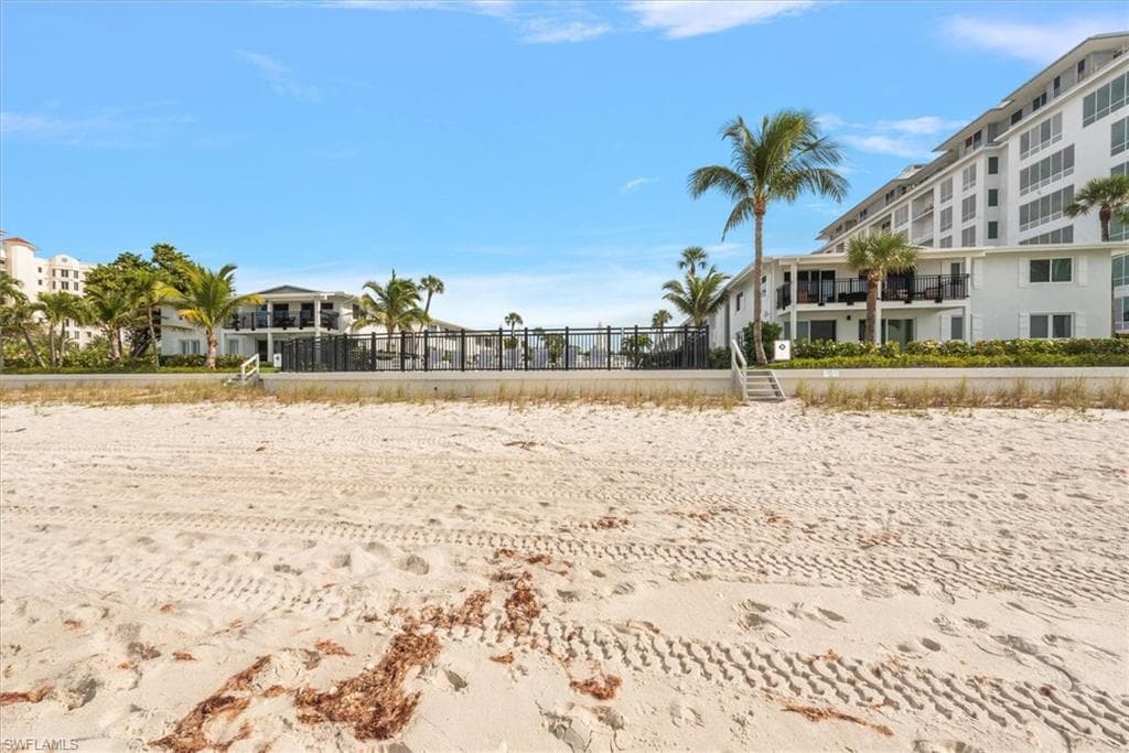 1065 Gulf Shore BLVD N # 205, NAPLES FL 34102-11