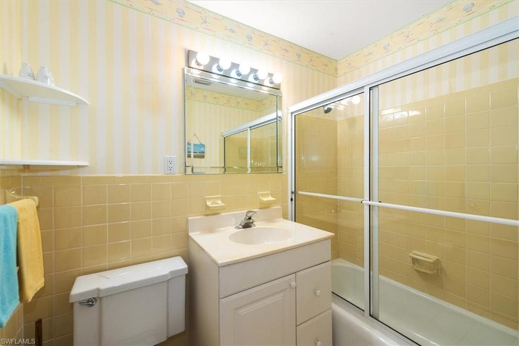 1065 Gulf Shore BLVD N # 205, NAPLES FL 34102-27
