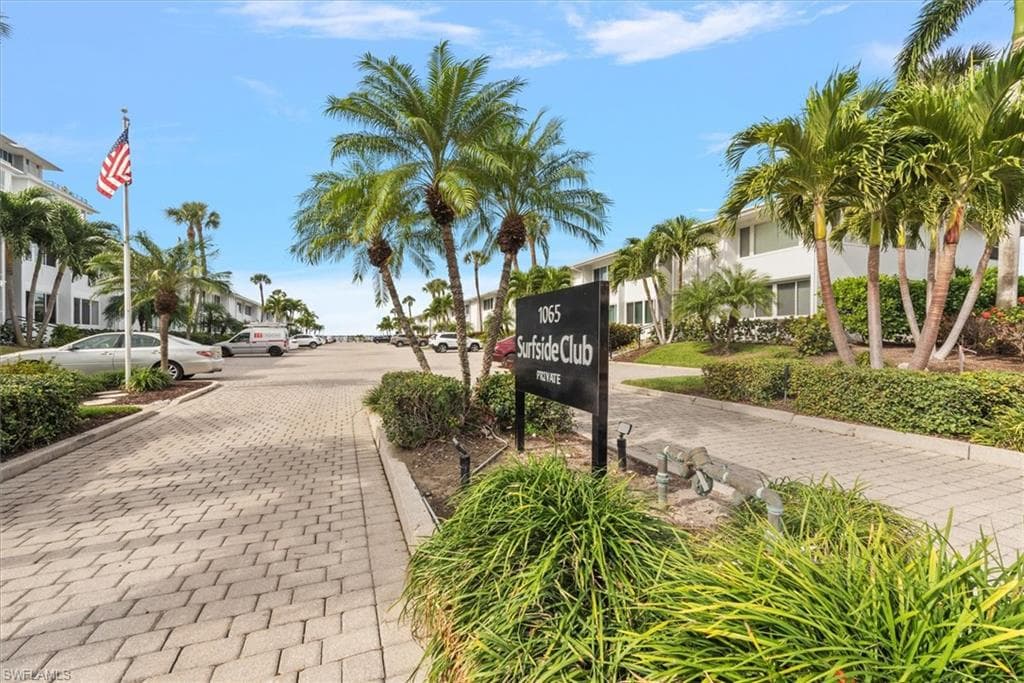1065 Gulf Shore BLVD N # 205, NAPLES FL 34102-32