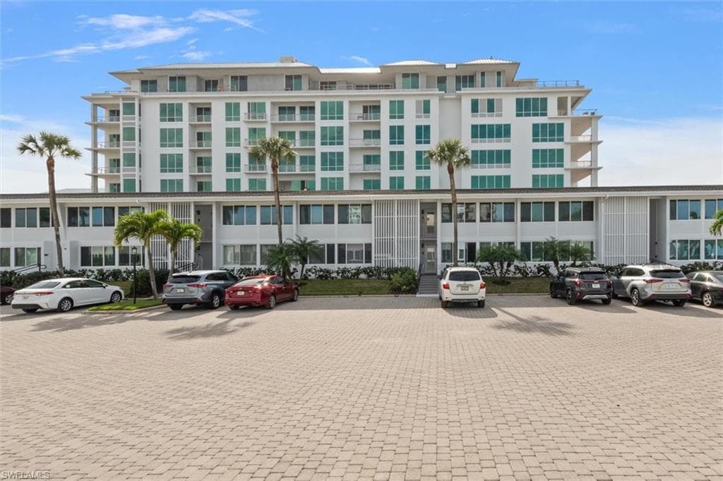 1065 Gulf Shore BLVD N # 205, NAPLES FL 34102-30