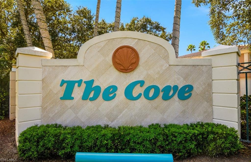 5733 Cove CIR, NAPLES FL 34119-26