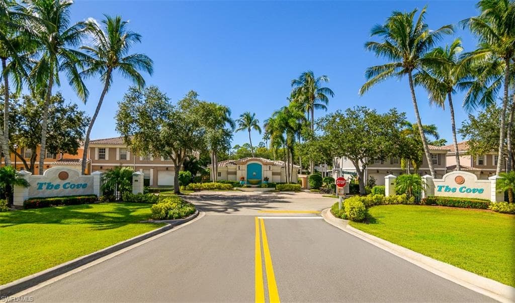 5733 Cove CIR, NAPLES FL 34119-25