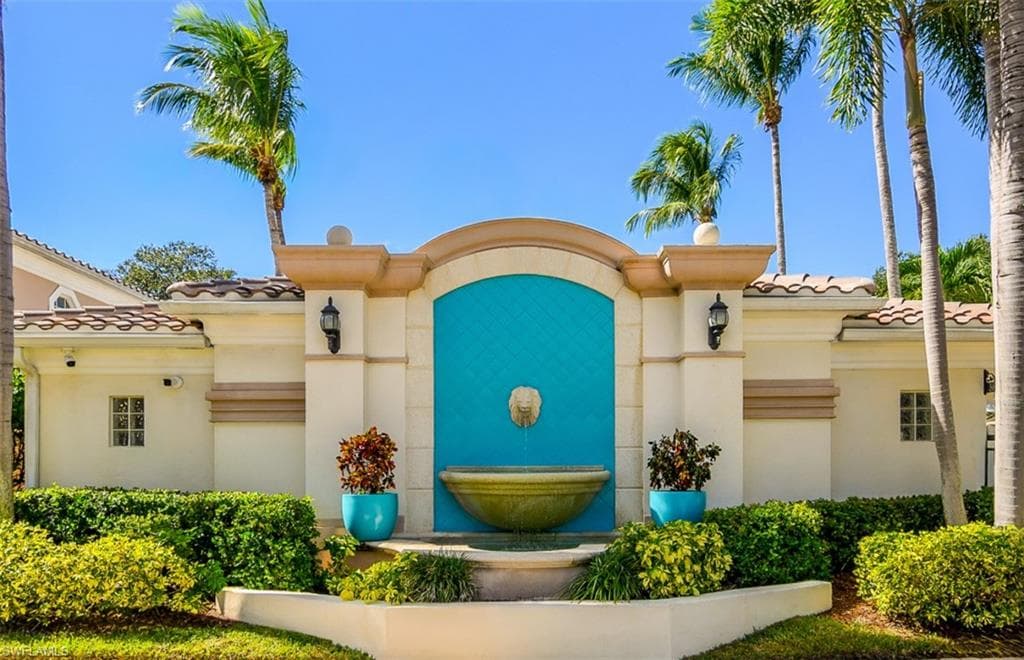 5733 Cove CIR, NAPLES FL 34119-27