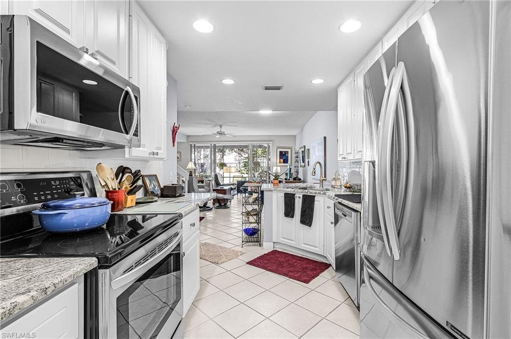 5733 Cove CIR, NAPLES FL 34119-9