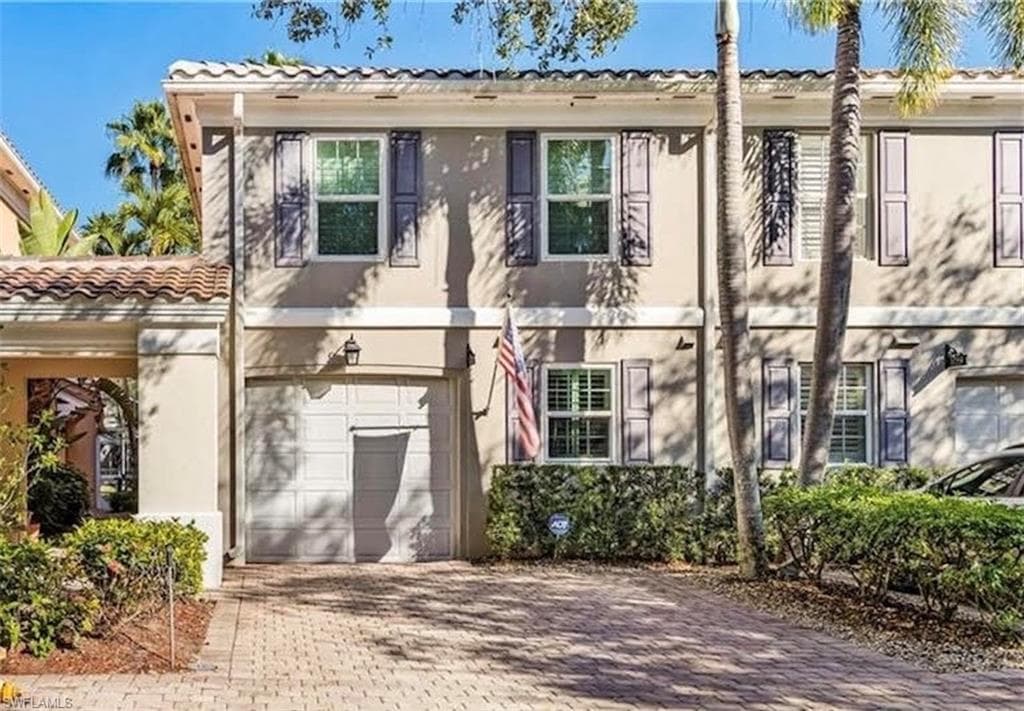 5733 Cove CIR, NAPLES FL 34119-32