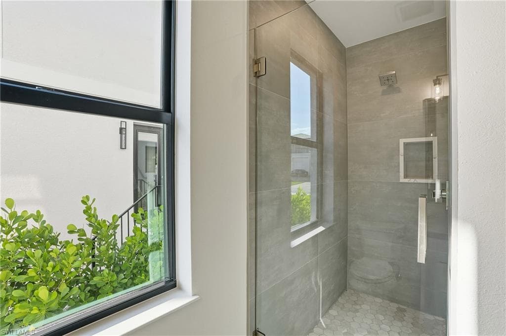 2727 Van Buren AVE, NAPLES FL 34112-24