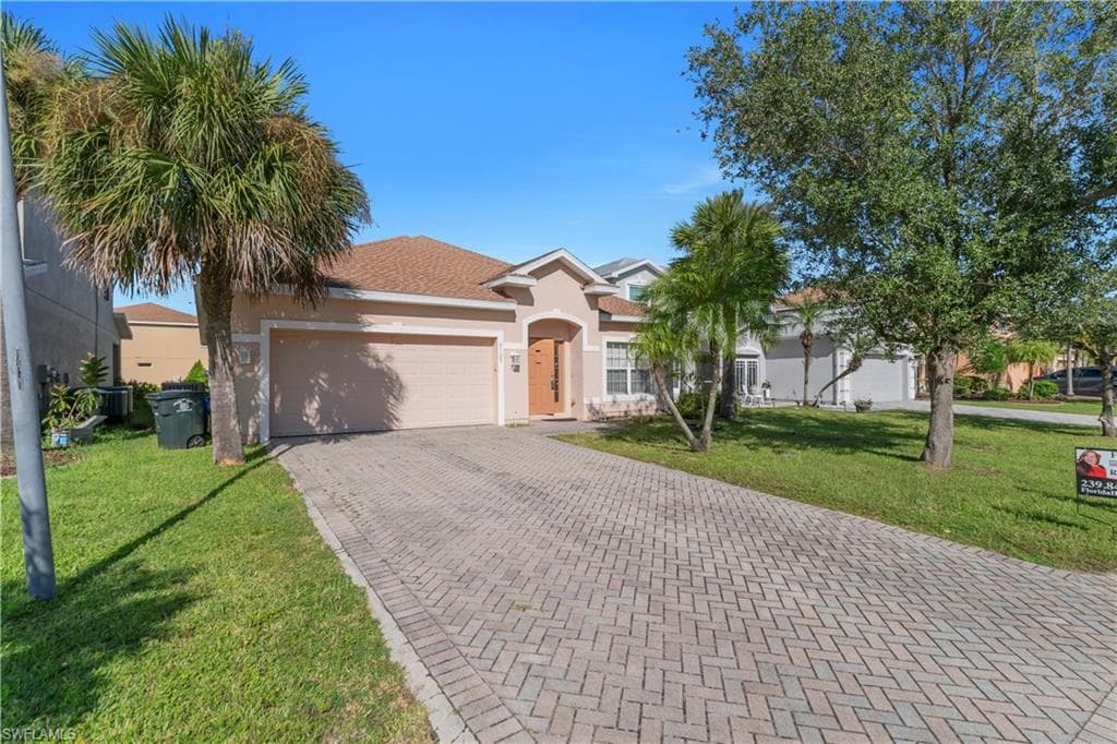 8125 Silver Birch WAY, LEHIGH ACRES FL 33971-3