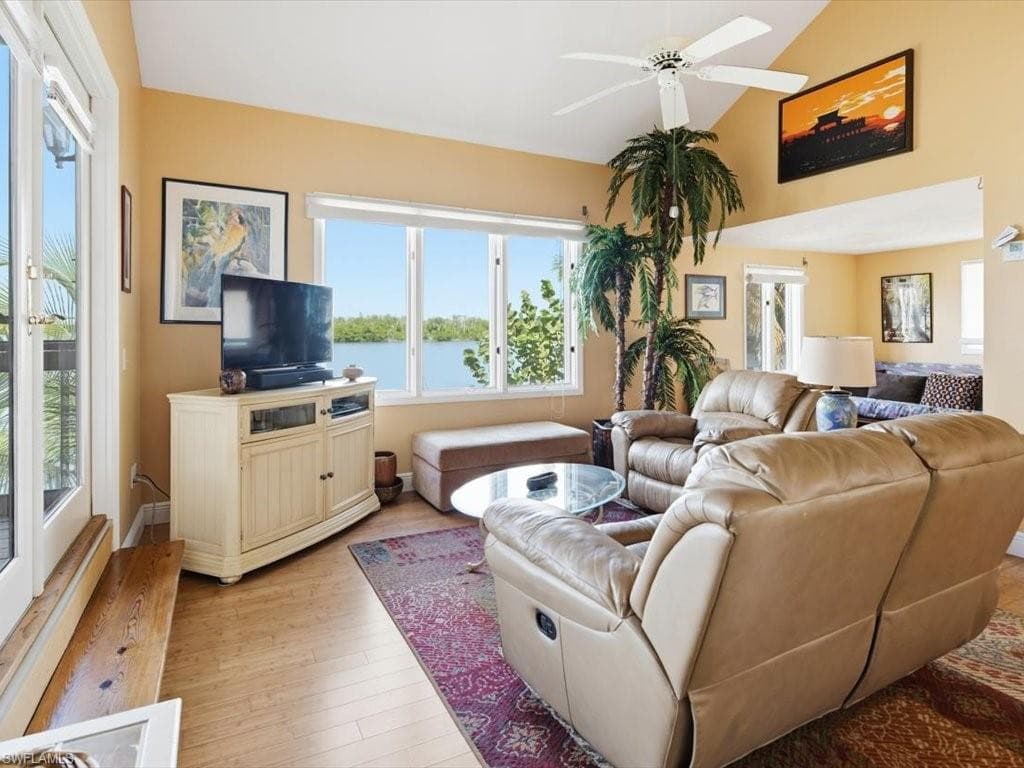 230 Harbor PL N, GOODLAND FL 34140-6